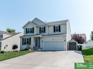 2413 Crystal Dr, Papillion, NE 68046