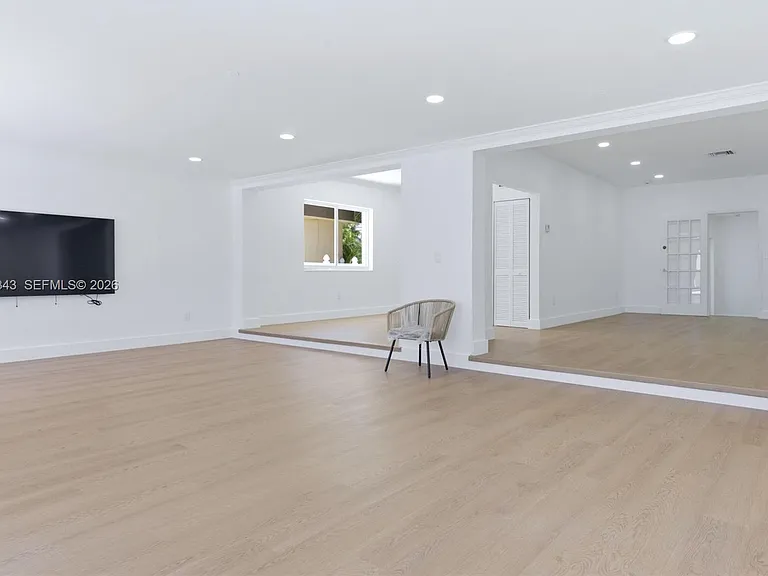1510 S Treasure Dr — Photo 17