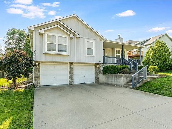 3rd image of 604 NW Scenic Dr