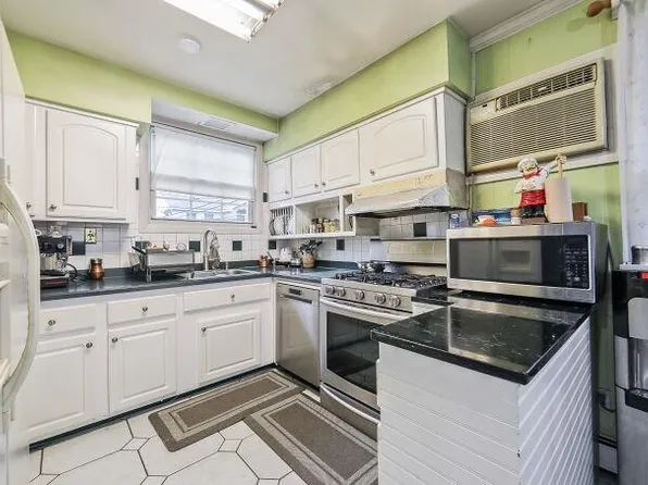 46 Western Avenue image 13 of 36