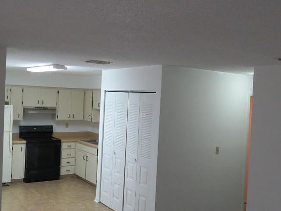 2nd image of 8419 N Manhattan Ave