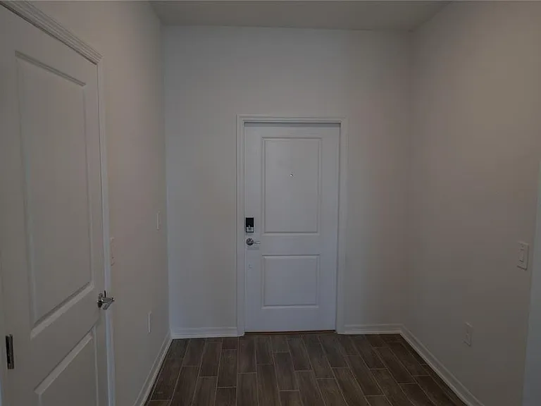 643 Grove St — Photo 6