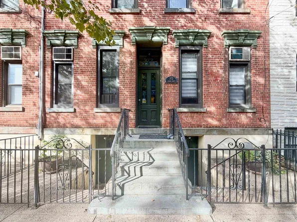 372 2nd Street image 1 of 25