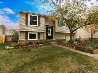 5427 Oak Ridge Dr, Willoughby, OH 44094