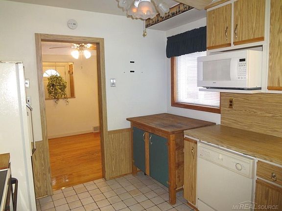 4th image of 25314 Barbara St