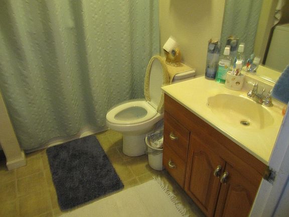 5th image of 1231 Juniper Dr APT C