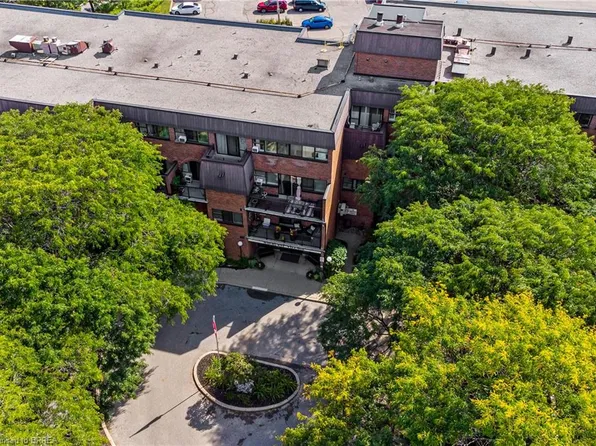 36 Hayhurst Rd #301, Brantford, ON N3R 6Y9