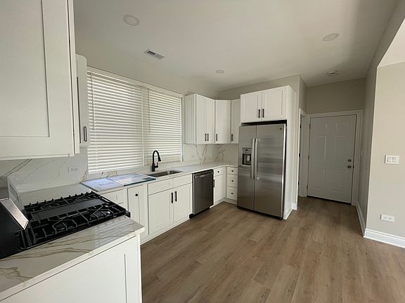 4th image of 2552 S Central Park Ave #3