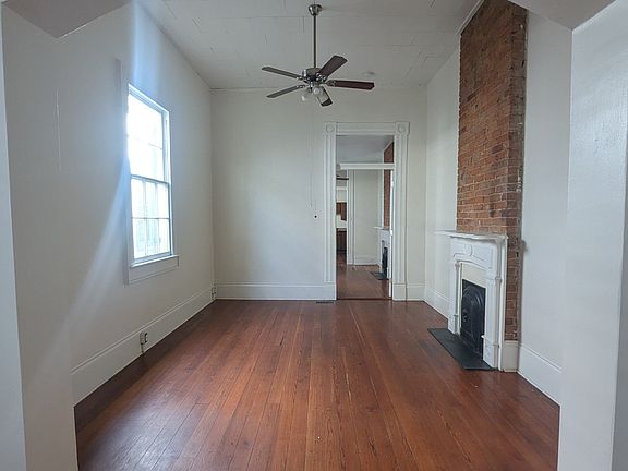 3rd image of 925 Mazant St
