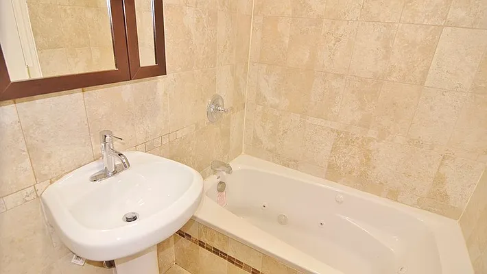Rented by Park Property Advisors | media 32