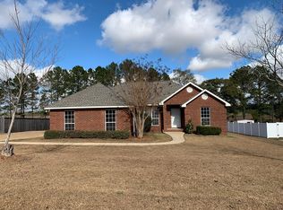 123 Lake Ln, Headland, AL 36345