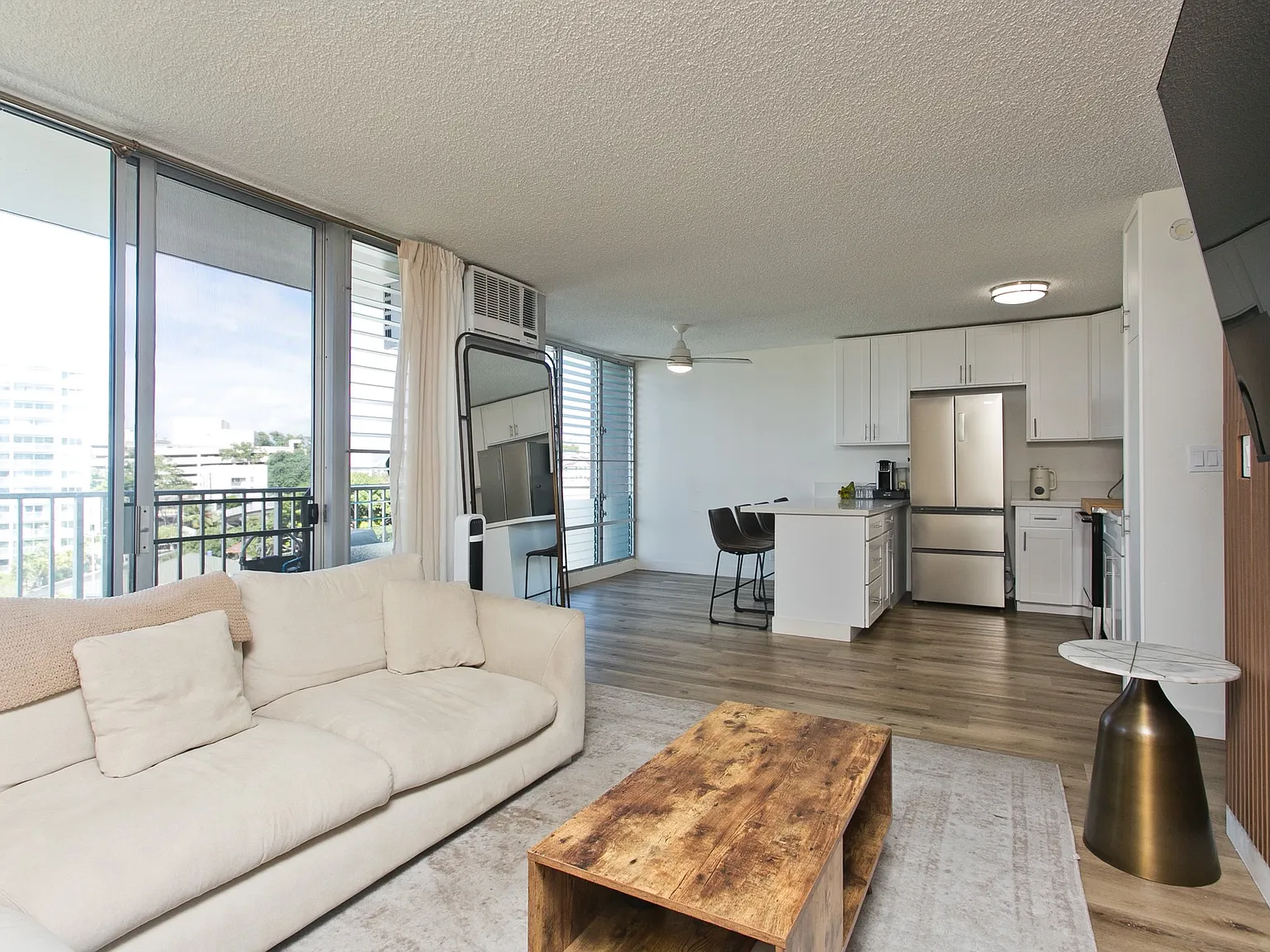 2 bed, 786 sqft, $3,200 — Photo 4