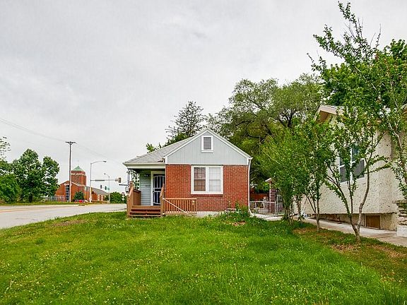 2nd image of 2660 Armstrong Ave