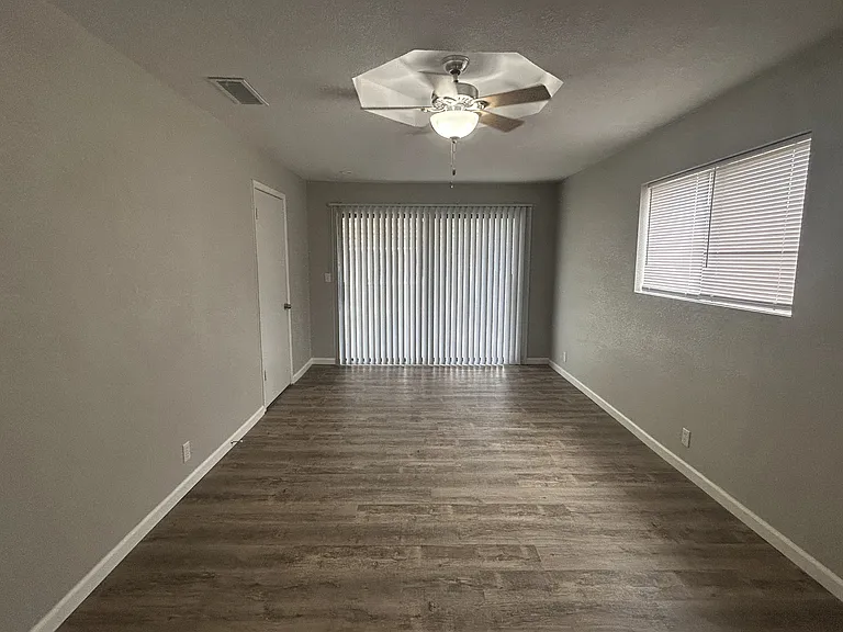 Bonus Room
Dimensions 10'8" x 19'10"