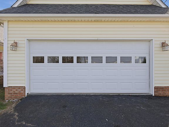 4th image of 120 Sherry Ln