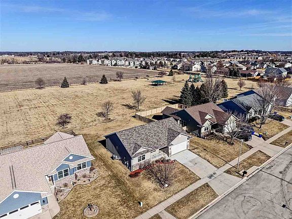 3rd image of 1490 Fawn Dr