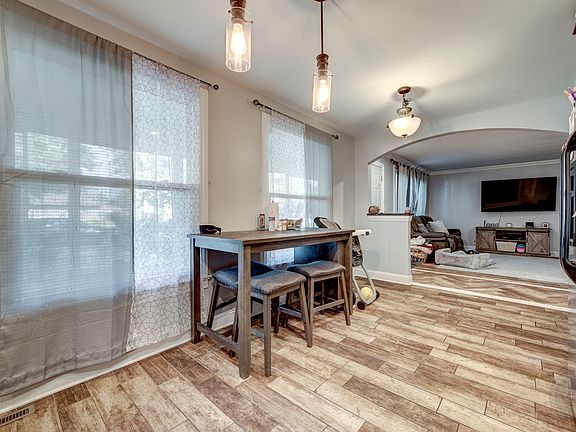 3rd image of 406 Bellarmine Dr E
