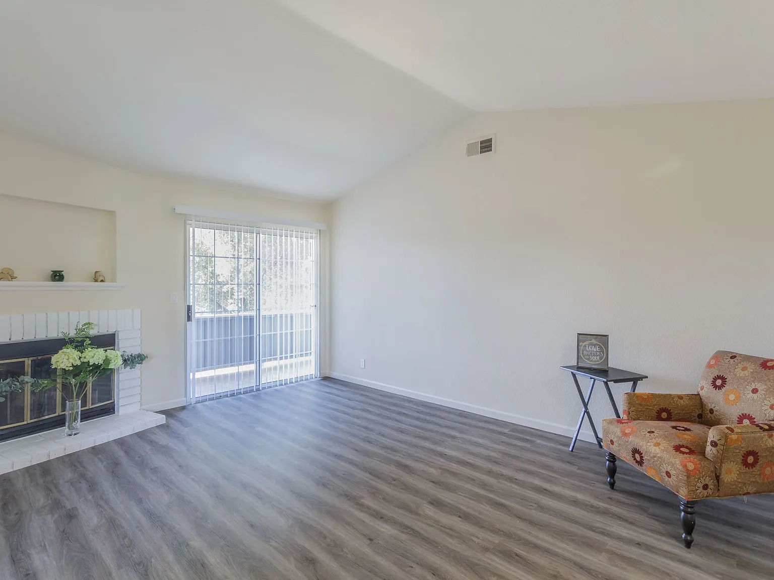 Cirby Oaks Apartment Homes — Photo 2
