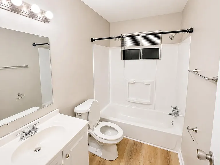 2524 18th Pl S #D — Photo 8