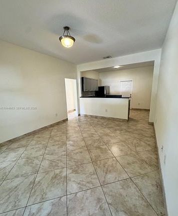3rd image of 11-2000 Monroe St #11