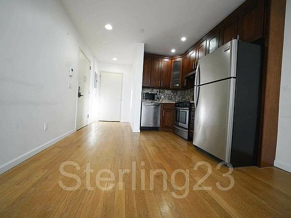 5th image of 25-15 Crescent St #A6