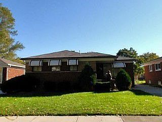 1st image of 23140 Cloverlawn Ave