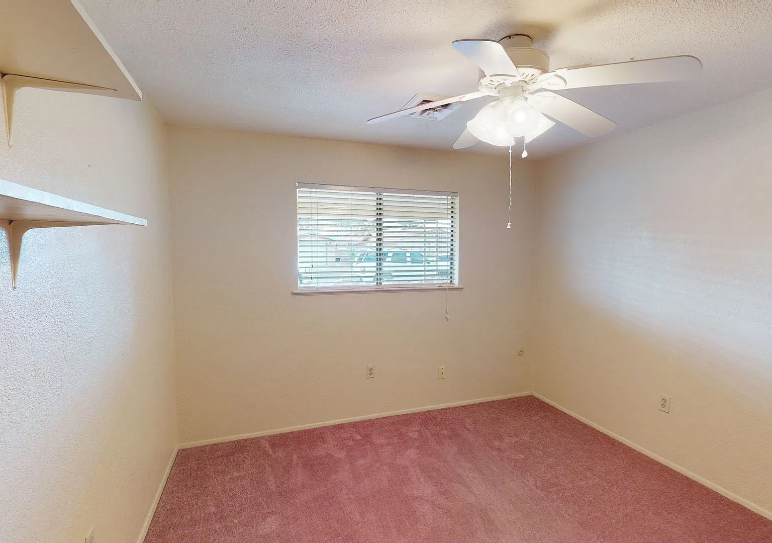 Newly remodeled 3 bedrooms, 2 bath home — Photo 2