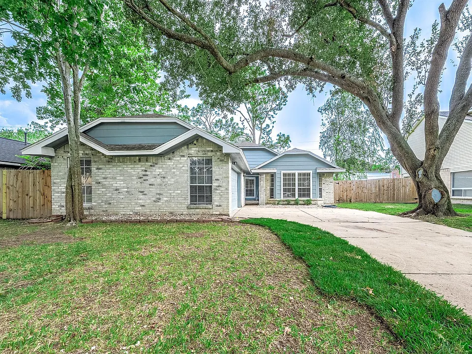 15607 Barbarossa Dr