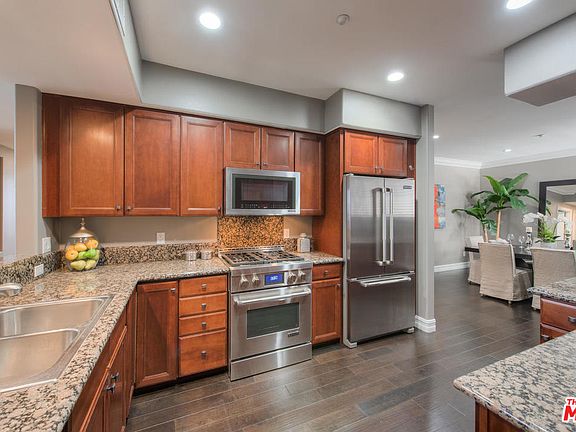 2nd image of 4202 Whitsett Ave APT 303