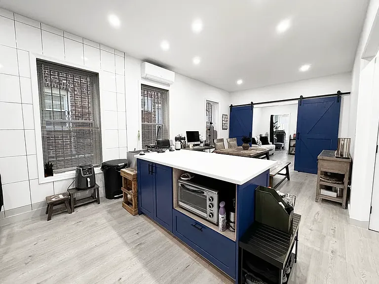 1719 Summerfield St #1 — Photo 3