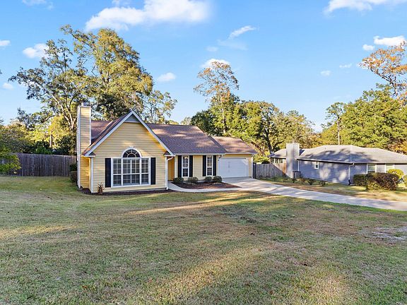 3rd image of 3228 Beaumont Dr
