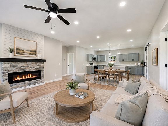 3rd image of 75 Campen Ln