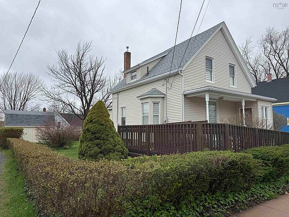 2nd image of 411 Nelson St
