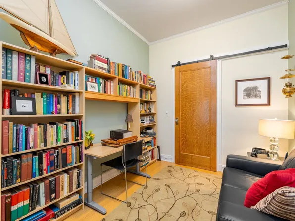 895 Summit Avenue image 10 of 22