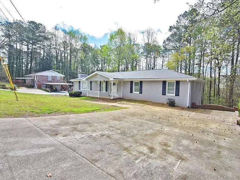 86 Regency Way SE — Photo 1