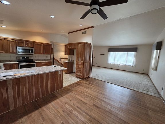 5th image of 1052 Eastman Ln