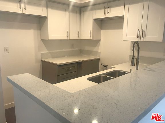 2nd image of 820 N Acacia St Unit 123