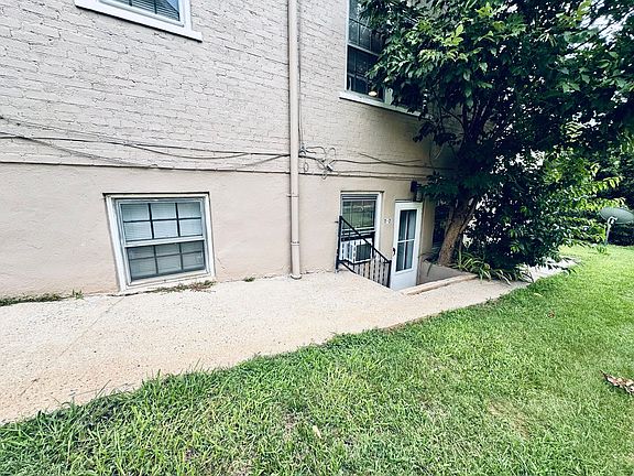 2nd image of 3650 Fort Ave #T2-1
