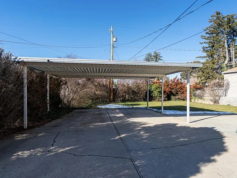 721 Robins Ave — Photo 17
