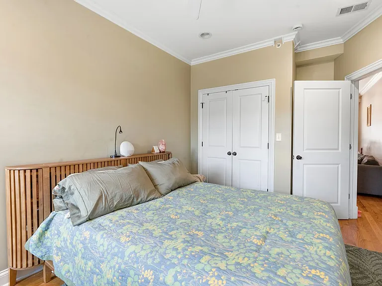 Hinman Court Condos — Photo 43