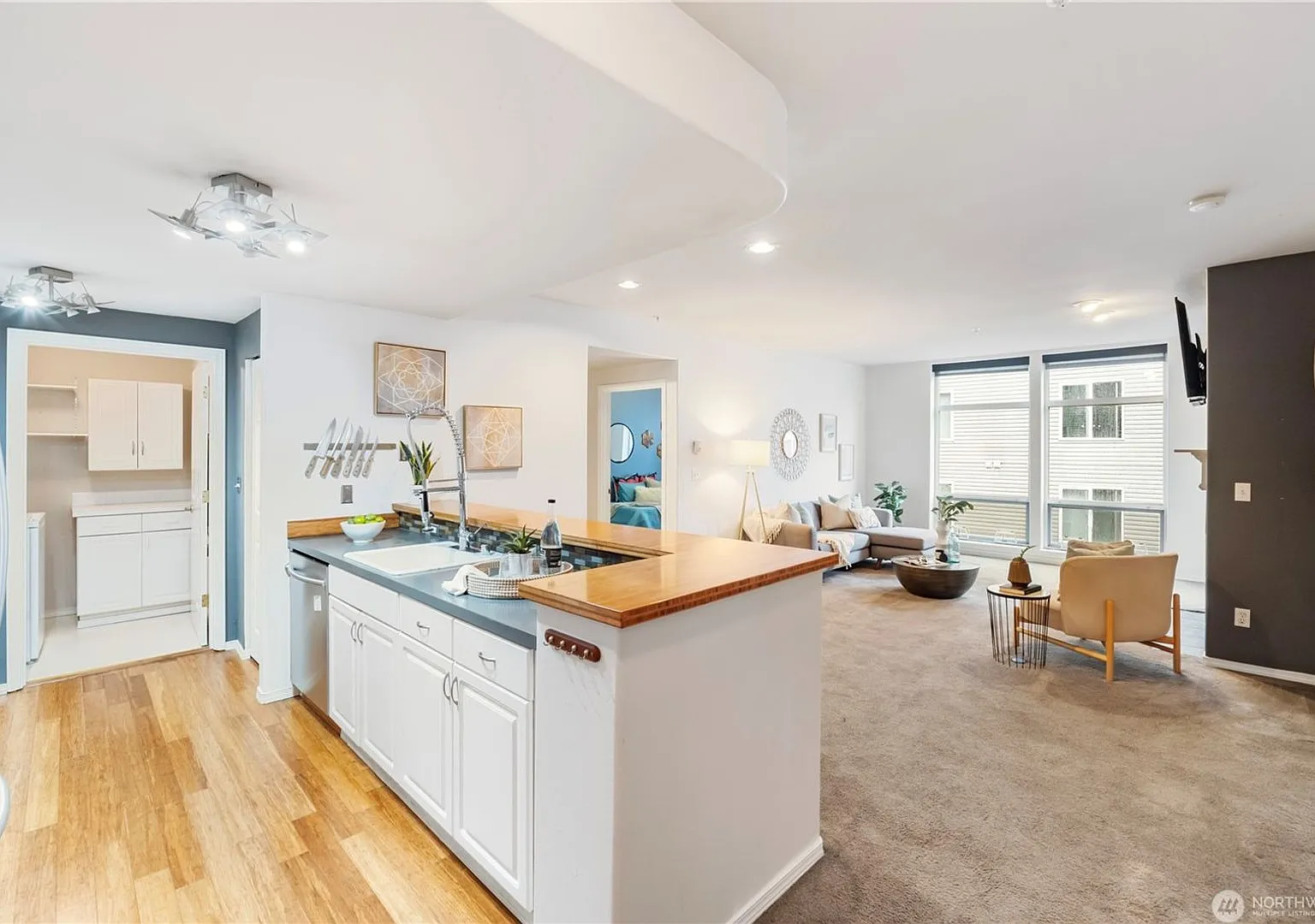 Amazing West Seattle 2 bedroom 2 bath W/S/G and 2 parking spots included! — Photo 1