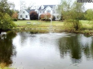 10325 Lindsay Ln, Chagrin Falls, OH 44023