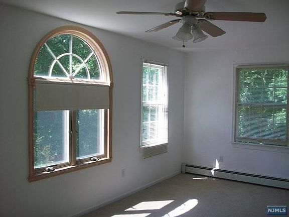 4th image of 43 Oak St