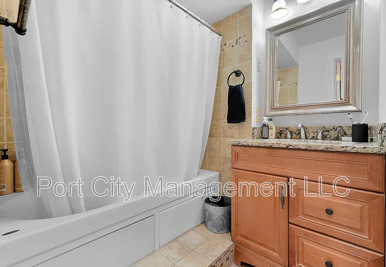 127 S Robinson St — Photo 16