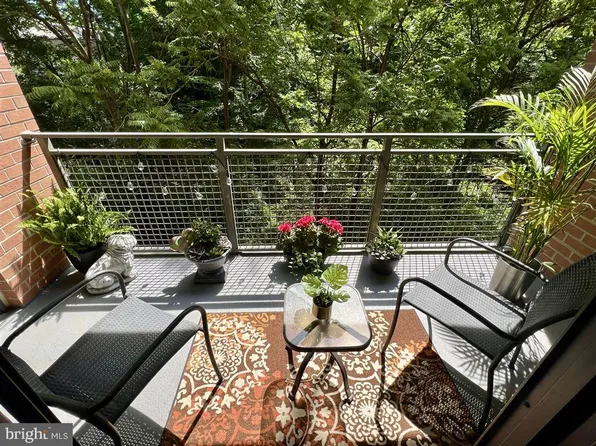 3883 Connecticut Ave NW APT 212, Washington, DC 20008