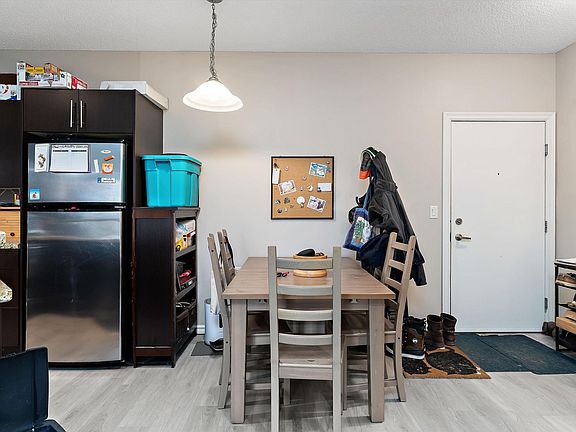 5th image of 263 Macewan Rd SW #213