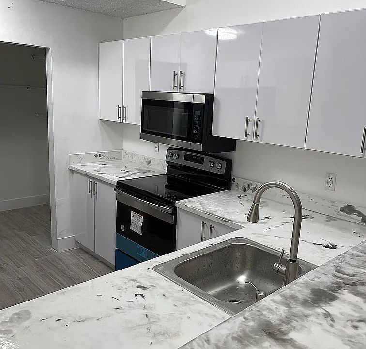 2nd image of 7004 SW 40th St