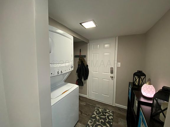 5th image of 915 8th Ave N