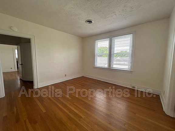 3rd image of 707 E Unaka Ave APT 3