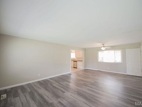 3rd image of 2175 Collier Dr